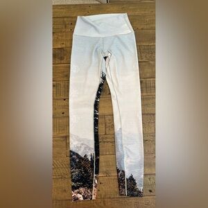 Colorado‎ Threads Mountain Vista Yoga Pants - Size Small